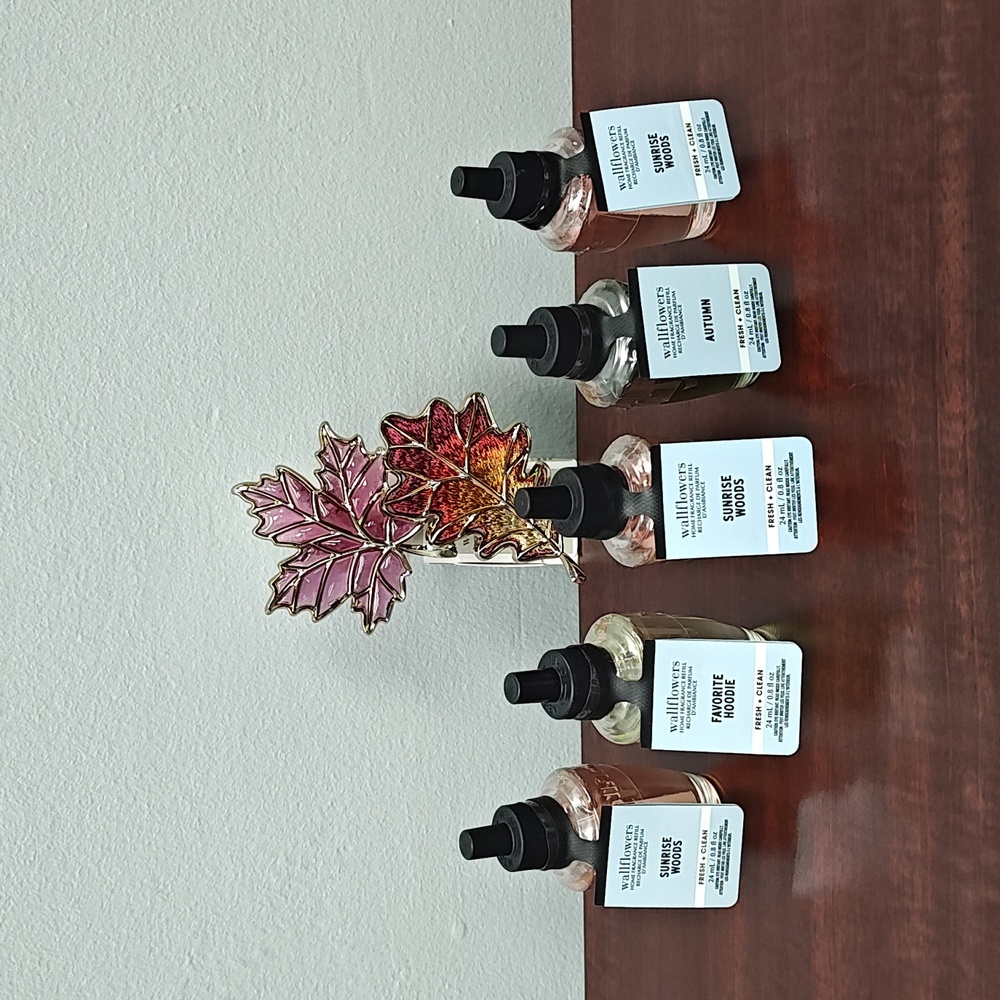 Bath & Body Works EMBROIDERED LEAVES Scent Control Nightlight Wallflower Bundle